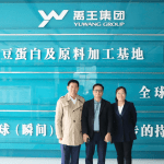 Lãnh đạo VCC và Yuwang chụp ảnh kỉ niệm