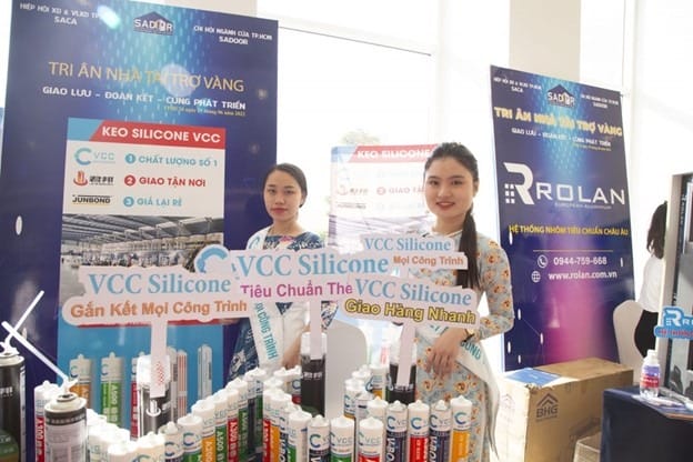 gian hàng ấn tượng của VCC tại lễ ra mắt chi hội cửa tp hcm VCC Sealant Sản xuất phân phối keo silicone và chất kết dính chuyên nghiệp gian hàng ấn tượng của VCC tại lễ ra mắt chi hội cửa tp hcm