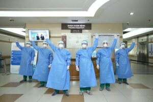 Hình ảnh các y bác sĩ ở tuyến đầu chống dịch