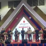 Lãnh đạo Bộ công thương Việt Nam và Lào cắt băng khai mạc hội chợ VietLao Expo 2024