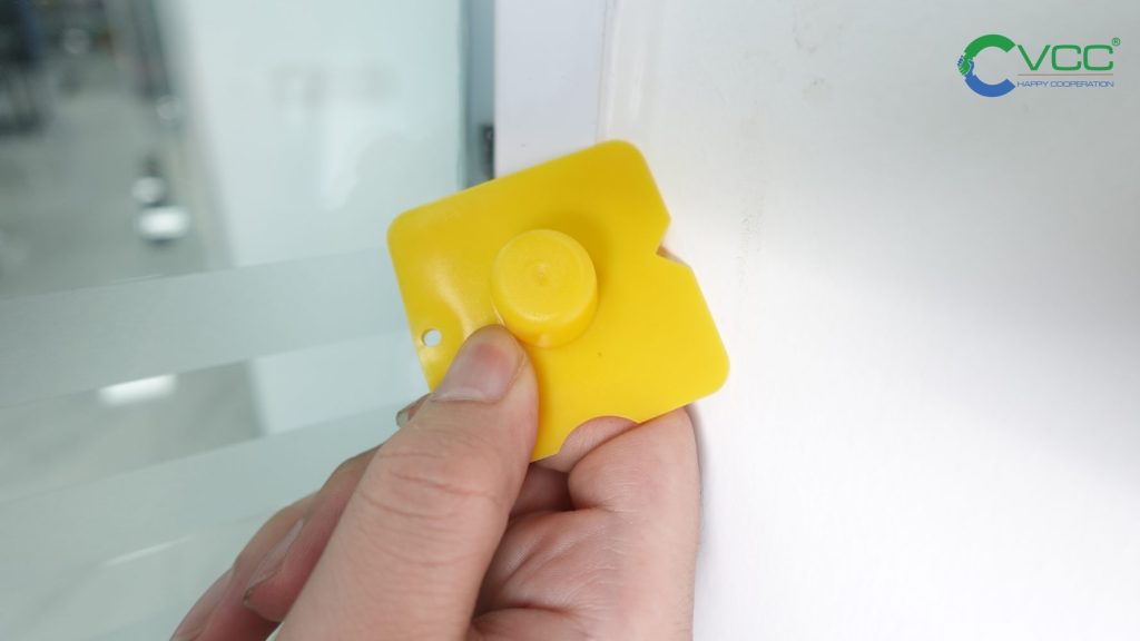Miếng nhựa chà ron giúp tạo đường keo đều mịn đẹp mắt VCC Sealant Sản xuất phân phối keo silicone và chất kết dính chuyên nghiệp Miếng nhựa chà ron giúp tạo đường keo đều mịn đẹp mắt