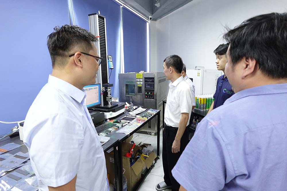 BGH Trường Vật Liệu đánh giá cao các trang thiết bị nghiên cứu của VCC VCC Sealant Sản xuất phân phối keo silicone và chất kết dính chuyên nghiệp BGH Trường Vật Liệu đánh giá cao các trang thiết bị nghiên cứu của VCC