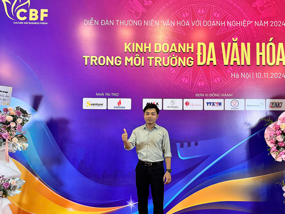 Đại diện VCC tham dự buổi lễ vinh danh các doanh nghiệp đạt chuẩn Văn hóa Kinh doanh Việt Nam 2024 VCC Sealant Sản xuất phân phối keo silicone và chất kết dính chuyên nghiệp Đại diện VCC tham dự buổi lễ vinh danh các doanh nghiệp đạt chuẩn Văn hóa Kinh doanh Việt Nam 2024