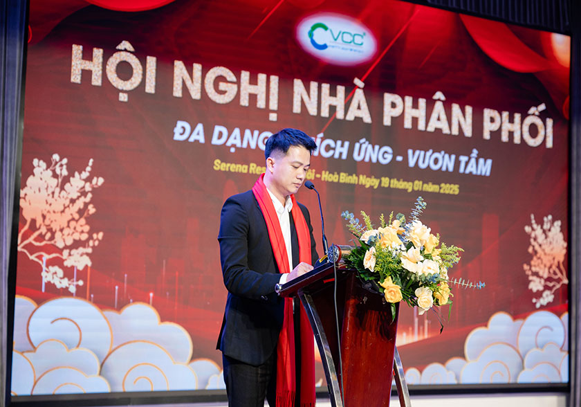 Ông Đặng Quang Hiển Đại diện khu vực miền Trung phát biểu VCC Sealant Sản xuất phân phối keo silicone và chất kết dính chuyên nghiệp Ông Đặng Quang Hiển Đại diện khu vực miền Trung phát biểu