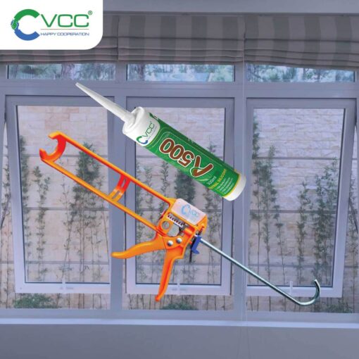 Keo VCC A500 với lượng VOC thấp giúp giảm thiểu rủi ro bệnh nghề nghiệp thợ nhôm kính