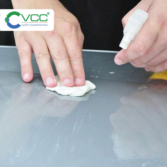 Lám sạch bề mặt là bước quan trọng nhất trong toàn bộ quy trình chuẩn bị bề mặt VCC Sealant Sản xuất phân phối keo silicone và chất kết dính chuyên nghiệp Lám sạch bề mặt là bước quan trọng nhất trong toàn bộ quy trình chuẩn bị bề mặt
