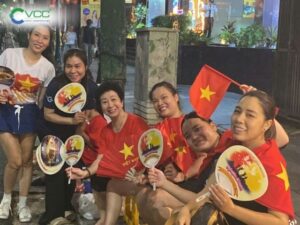 Tinh thần đoàn kết luôn là sợi dây vô hình kết nối mọi người.