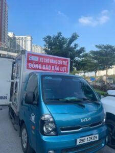 Xe ô tô cứu trợ bà con xuất phát từ Hà Nội
