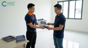 Bàn giao công trình và hướng dẫn kích hoạt bảo hành dịch vụ keo chít mạch VCC