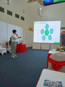 Đại diện VCC trình bày bài tham luận tại hội thảo Khoa học công nghệ, đổi mới sáng tạo, chuyển đổi số với ngành VLXD Việt Nam trong khuôn khổ sự kiện VietBuild 2026 tại Hà Nội