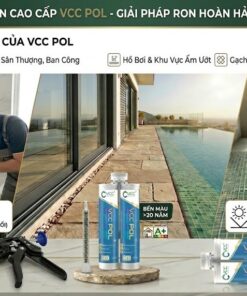 Keo chà ron cao cấp VCC POL được thợ thi công sử dụng trong nhà tắm và hồ bơi ngoài trời. Ảnh cho thấy ứng dụng chà ron chống thấm cho gạch mosaic. Có bốn chai keo VCC POL và một súng bắn keo được hiển thị trên một kệ cẩm thạch.