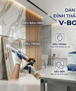 Thợ thi công đang sử dụng keo dán đa năng V-Bond Plus của VCC để dán gương và tấm ốp đá tại công trình xây dựng, thể hiện đặc tính siêu trong, siêu bám dính và siêu bền.