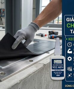 Thi công thực tế keo dán nhanh VCC 401+ dán tấm cao su kỹ thuật lên bề mặt kim loại, đảm bảo siêu kết dính và không để lại khói trắng.