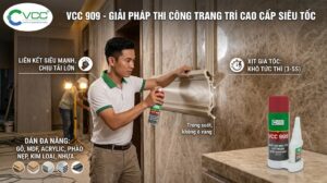 Một người thợ trang trí nội thất VCC đang dùng keo dán lỏng và xịt gia tốc VCC 909 để dán phào chỉ lên tường đá marble. Bối cảnh công trường đang hoạt động. Logo VCC ở góc trên bên trái. Văn bản hiển thị các tính năng: Khô tức thì 3-5S, liên kết siêu mạnh, dán đa năng gỗ, MDF, acrylic, kim loại.