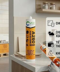 Ảnh Keo Silicone Vcc A260 Chai Keo đứng Người Cầm Súng Bắn Keo Thi Công Trên Gạch Hộp Sản Phẩm Trên Pallet Gỗ Trong Bếpnhà Tắm Text Overlay Liệt Kê Các đặc Tính Chuyên Dụng Cho Kính Chịu Nhiệt  Chống Thấm Xuất Sắc Tiết Kiệm Chi Phí  Thời Gian Khô Nhanh đàn Hồi Cao  Vcc Sealant   Sản Xuất Phân Phối Keo Silicone Và Chất Kết Dính Chuyên Nghiệp