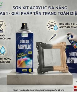 Sơn xịt Acrylic AS 1 của VCC đang được thi công để tân trang khung tranh trang trí, minh họa độ che phủ tốt, màu sắc mịn đẹp và khả năng bám dính trên vật liệu nội thất.
