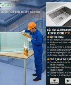 Hình ảnh Keo Silicone Acid VCC A260, cho thấy một công nhân thi công bể cá và các khung cảnh phụ cho bồn rửa, vách kính. Bảng văn bản bên phải liệt kê các đặc tính nổi bật (độ giãn dài 150-200%, bám dính cao, khô nhanh) và công dụng. Các chứng nhận ISO và EN 15651 được hiển thị ở phía dưới.