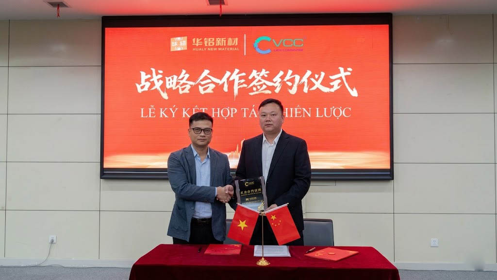 Đại Diện Công Ty Vcc Và Công Ty Hualv New Material Bắt Tay Chúc Mừng Sự Kiện Lễ Ký Kết Hợp Tác Chiến Lược  Vcc Sealant   Sản Xuất Phân Phối Keo Silicone Và Chất Kết Dính Chuyên Nghiệp