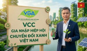 Đại Diện Vcc Giữ Chai Keo Silicone Trung Tính Vcc A500 Và Mầm Cây Bên Cạnh Bảng Công Bố Vcc Gia Nhập Hiệp Hội Chuyển đổi Xanh Việt Nam Vga  Vcc Sealant   Sản Xuất Phân Phối Keo Silicone Và Chất Kết Dính Chuyên Nghiệp