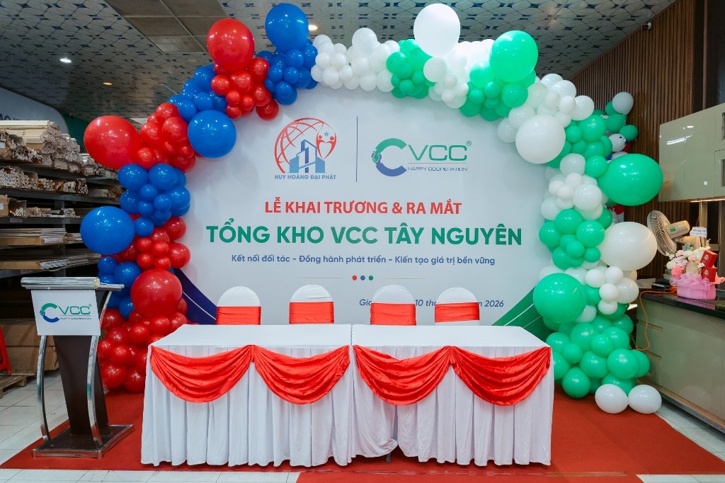 Không gian sân khấu chính lễ khai trương tổng kho VCC tại Tây Nguyên – VCC Sealant - Sản xuất, phân phối keo silicone và chất kết dính chuyên nghiệp Toàn Cảnh Sân Khấu Chính Và Backdrop Trang Trọng Tại Sự Kiện Lễ Khai Trương Tổng Kho Vcc Tại Tây Nguyên Ngày 10 8 Hợp Tác Cùng Công Ty Huy Hoàng Đại Phát Vcc Sealant Sản Xuất Phân Phối Keo Silicone Và Chất Kết Dính Chuyên Nghiệp
