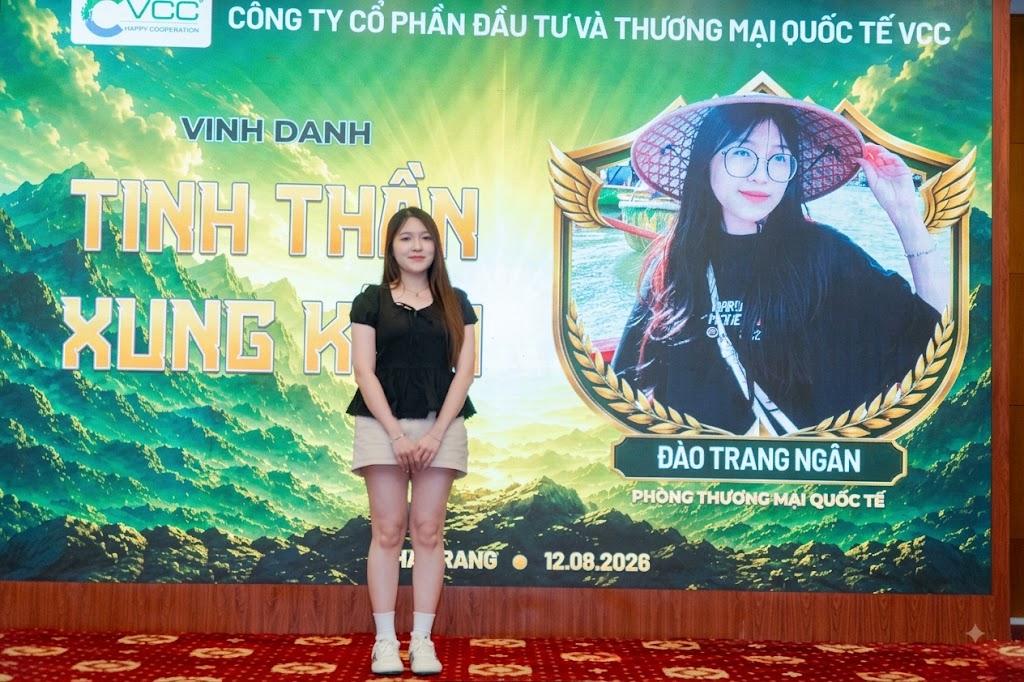 Vinh danh cá nhân xuất sắc hạng mục Tinh thần xung kích trong đêm Gala Dinner team building VCC
