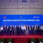Lãnh đạo Bộ Xây Dựng Và Tổng Hội Xây Dựng Việt Nam Chụp ảnh Lưu Niệm Cùng đại Diện 15 Doanh Nghiệp Tiêu Biểu Trong đó Có Vcc Tại Vietnam Construction Awards 2026  Vcc Sealant   Sản Xuất Phân Phối Keo Silicone Và Chất Kết Dính Chuyên Nghiệp